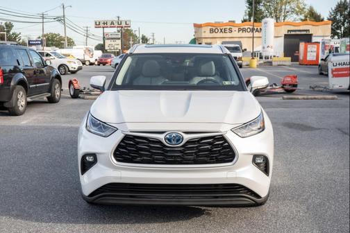 2022 Toyota Highlander Hybrid XLE