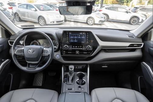 2022 Toyota Highlander Hybrid XLE