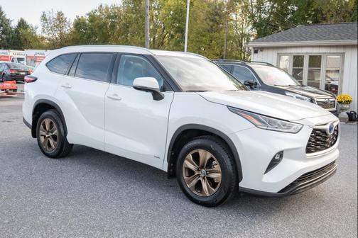 2022 Toyota Highlander Hybrid XLE
