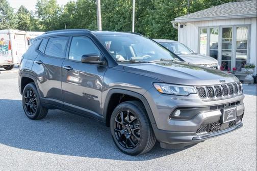 Granite Crystal Metallic Clearcoat 2023 Jeep Compass Latitude