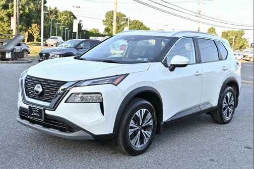 Pearl White Tricoat 2023 Nissan Rogue SV