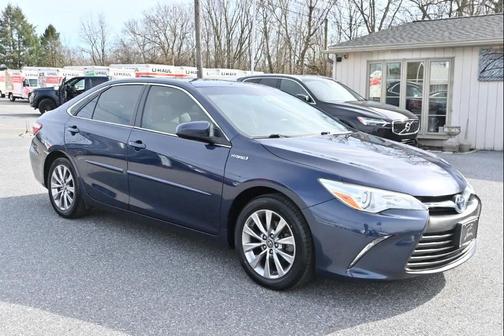 Parisian Night Pearl 2017 Toyota Camry Hybrid XLE