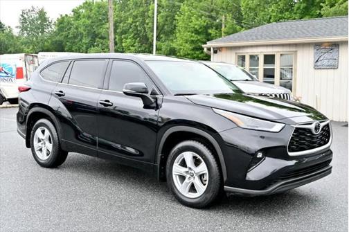 2022 Toyota Highlander LE