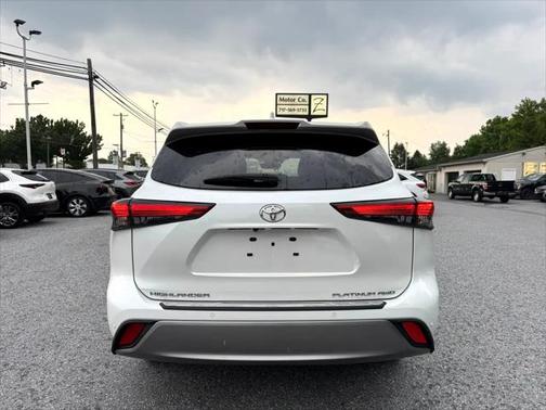 2022 Toyota Highlander Platinum