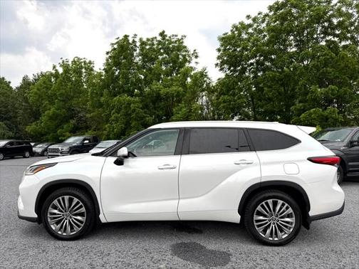 2022 Toyota Highlander Platinum