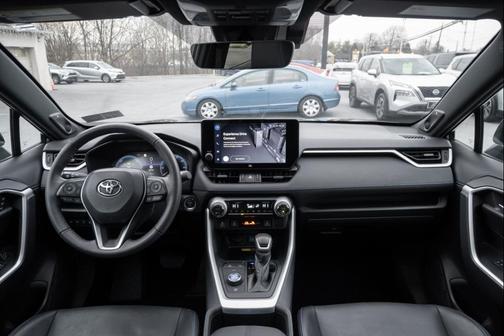 2023 Toyota RAV4 Hybrid SE