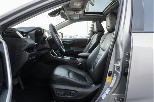 2022 Toyota RAV4 Hybrid XLE Premium