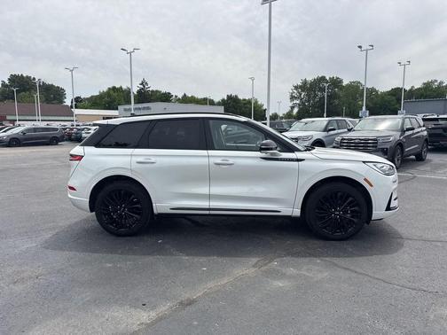 White Metallic 2025 Lincoln Corsair Reserve