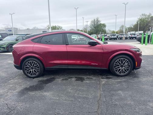 Molten Magenta Metallic Tinted Clearcoat 2025 Ford Mustang Mach-E Premium
