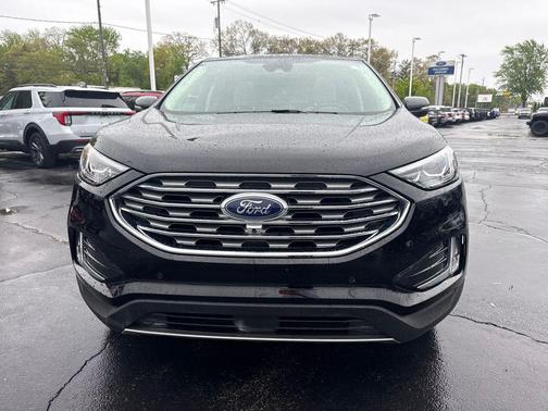 Agate Black Metallic 2024 Ford Edge Titanium