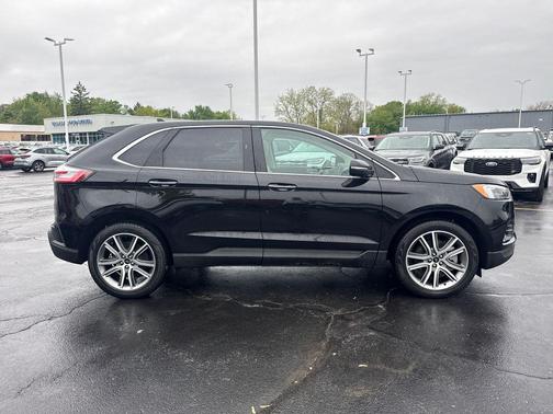 Agate Black Metallic 2024 Ford Edge Titanium