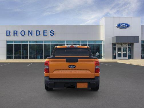 Orange Fury Metallic Tri-Coat 2026 Ford Maverick XLT