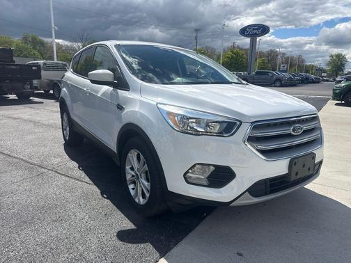 Oxford White 2019 Ford Escape SE