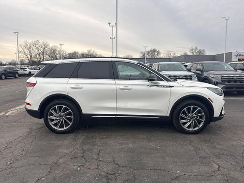 2025 Lincoln Corsair Premiere