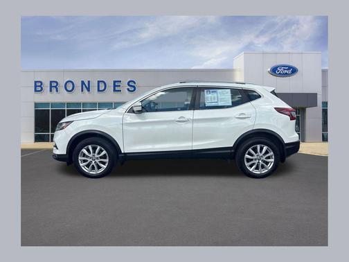 Pearl White Tricoat 2021 Nissan Rogue Sport SV