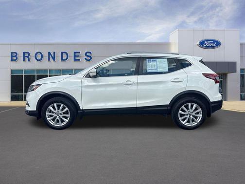 Pearl White Tricoat 2021 Nissan Rogue Sport SV