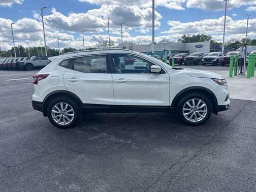 Pearl White Tricoat 2021 Nissan Rogue Sport SV