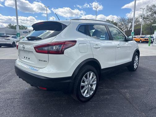 Pearl White Tricoat 2021 Nissan Rogue Sport SV