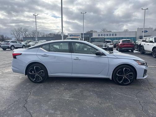 2023 Nissan Altima 2.5 SR