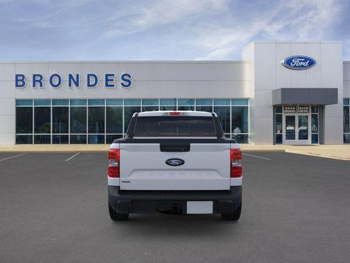 Space White Metallic 2026 Ford Maverick XLT