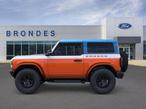 Oxford White 2025 Ford Bronco Stroppe Edition