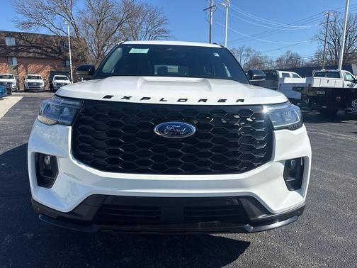 Star White Metallic Tri-Coat 2025 Ford Explorer ST-Line