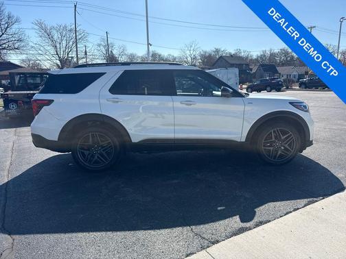 Star White Metallic Tri-Coat 2025 Ford Explorer ST-Line