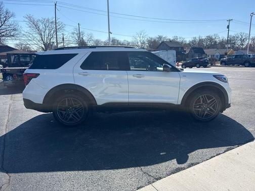 Star White Metallic Tri-Coat 2025 Ford Explorer ST-Line