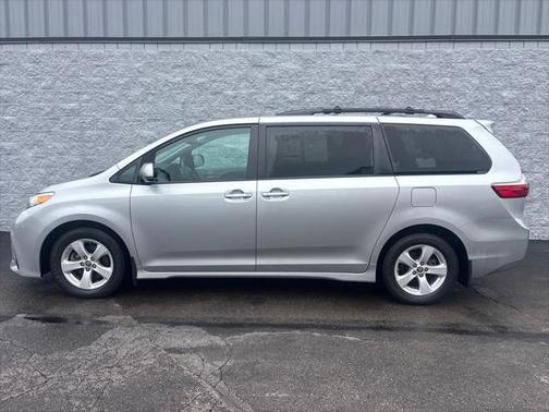 2020 Toyota Sienna LE