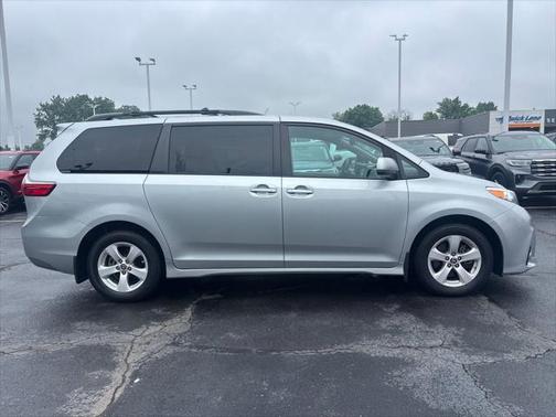 2020 Toyota Sienna LE