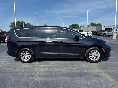 2021 Chrysler Voyager LX