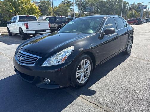 2015 INFINITI Q40 Base