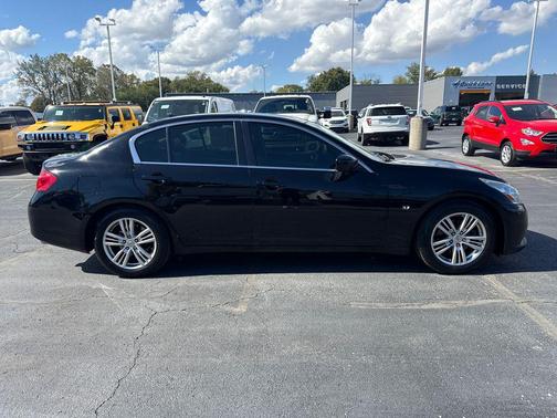 2015 INFINITI Q40 Base
