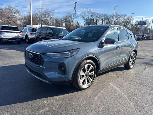 2025 Ford Escape Platinum