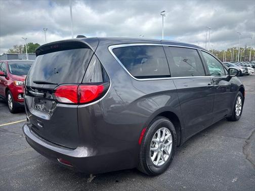 2022 Chrysler Voyager LX