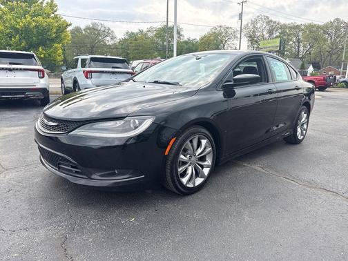 Black Clearcoat 2016 Chrysler 200 S