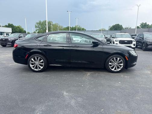Black Clearcoat 2016 Chrysler 200 S