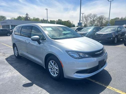 2023 Chrysler Voyager LX