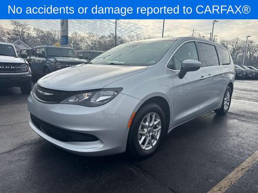 2023 Chrysler Voyager LX