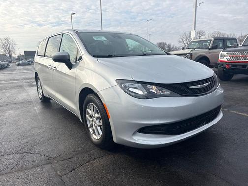 2023 Chrysler Voyager LX