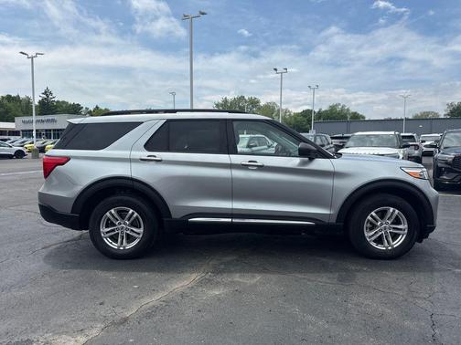 Iconic Silver Metallic 2023 Ford Explorer XLT