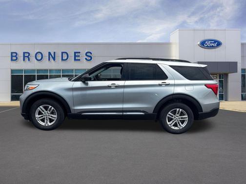 Iconic Silver Metallic 2023 Ford Explorer XLT