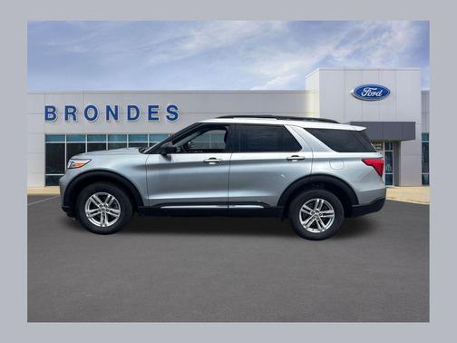 Iconic Silver Metallic 2023 Ford Explorer XLT
