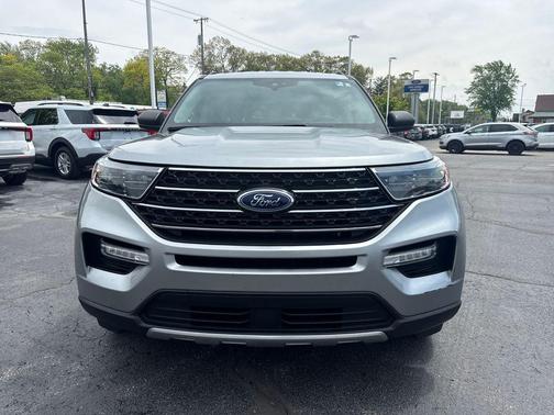 Iconic Silver Metallic 2023 Ford Explorer XLT