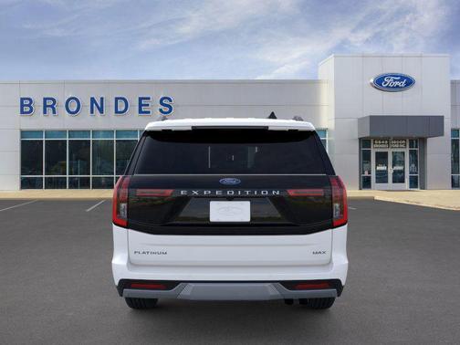 Star White Metallic Tri-Coat 2026 Ford Expedition Max Platinum