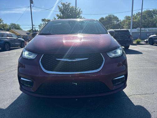 Velvet Red Pearlcoat 2023 Chrysler Pacifica Touring L