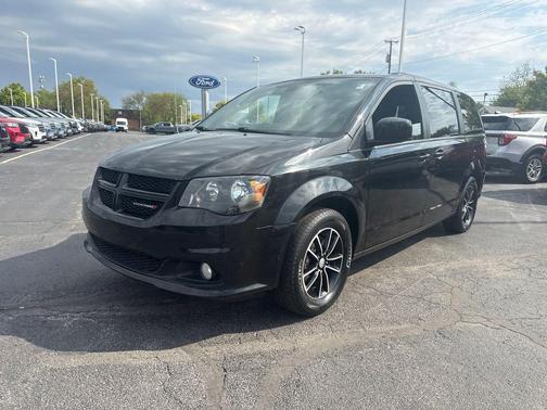 Brilliant Black Crystal Pearlcoat 2018 Dodge Grand Caravan GT