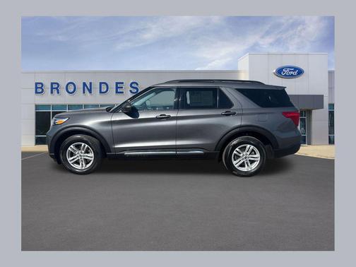 Gray Metallic 2023 Ford Explorer XLT