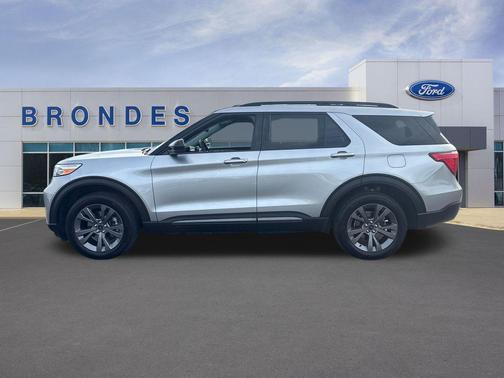 Iconic Silver Metallic 2023 Ford Explorer XLT