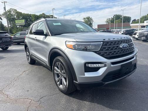 Iconic Silver Metallic 2023 Ford Explorer XLT